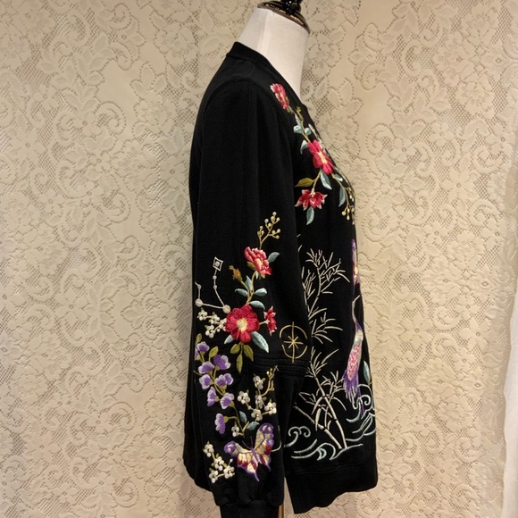 Johnny Was Osaka Side Slit Embroidered Sweatshirt Black, Size Small - Picture 4 of 7